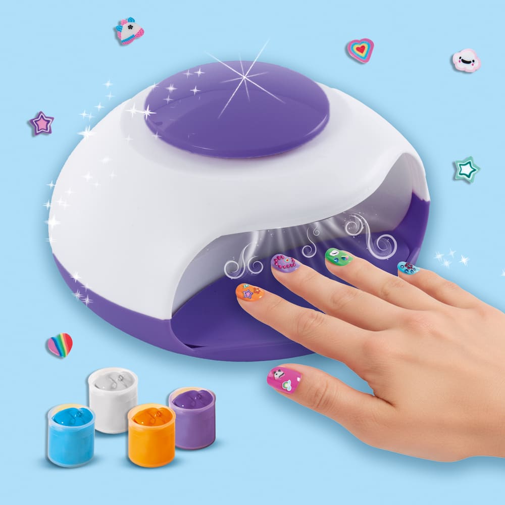 Nail art salon