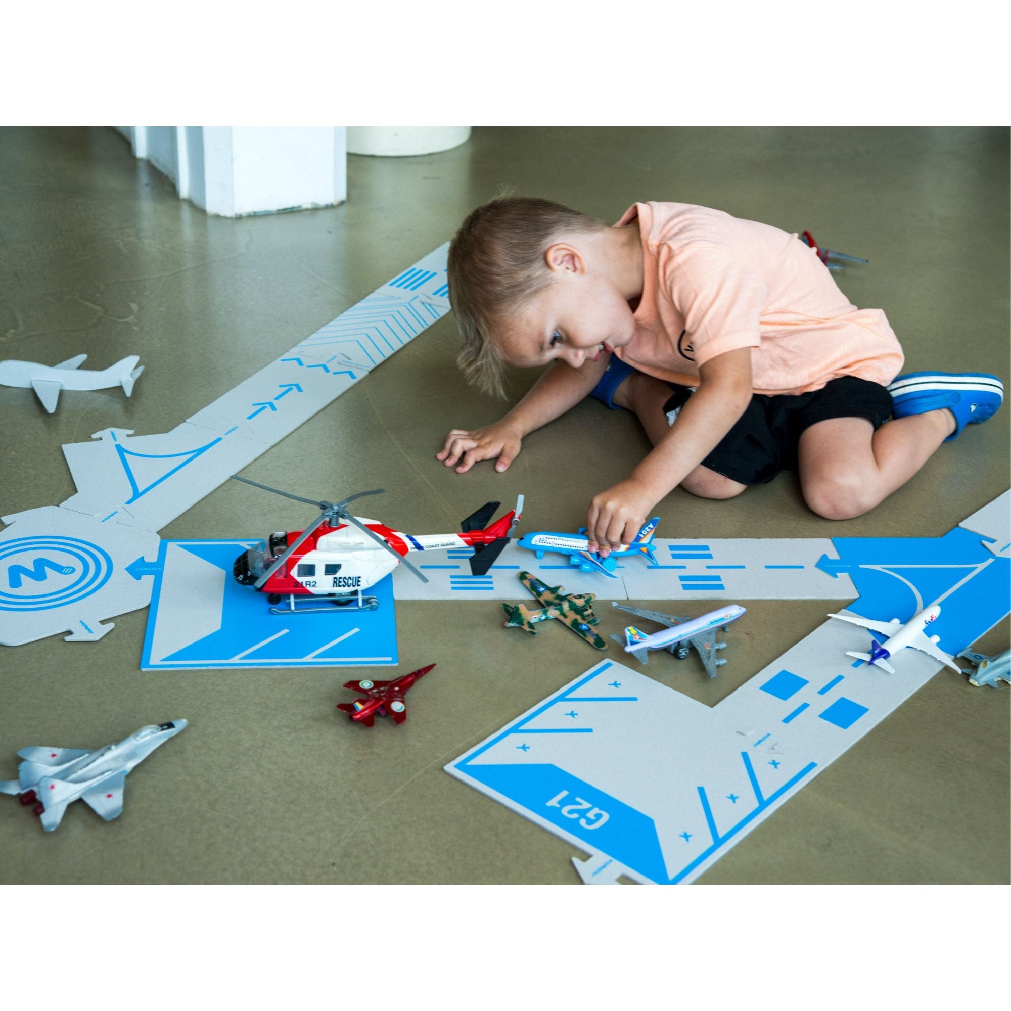 Runway kartonnen baandelen, Waytoplay