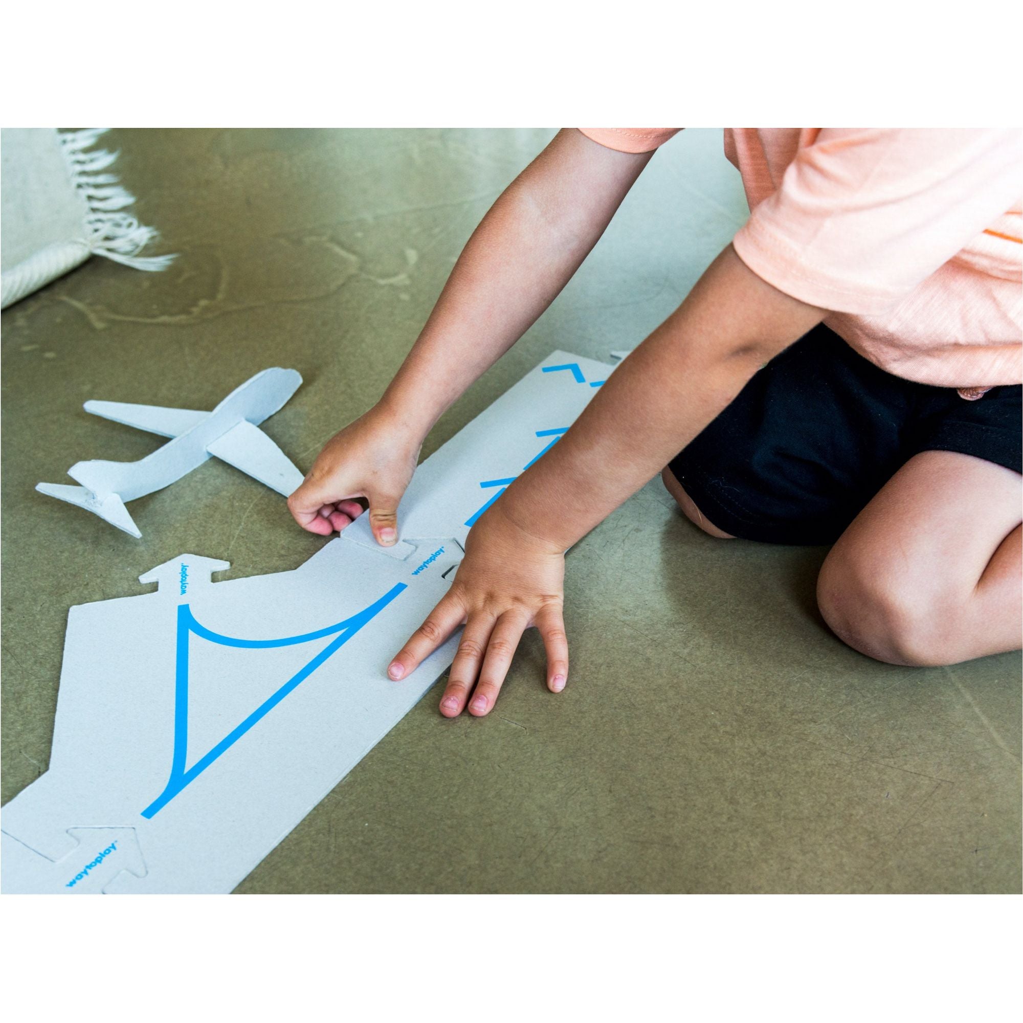 Runway kartonnen baandelen, Waytoplay