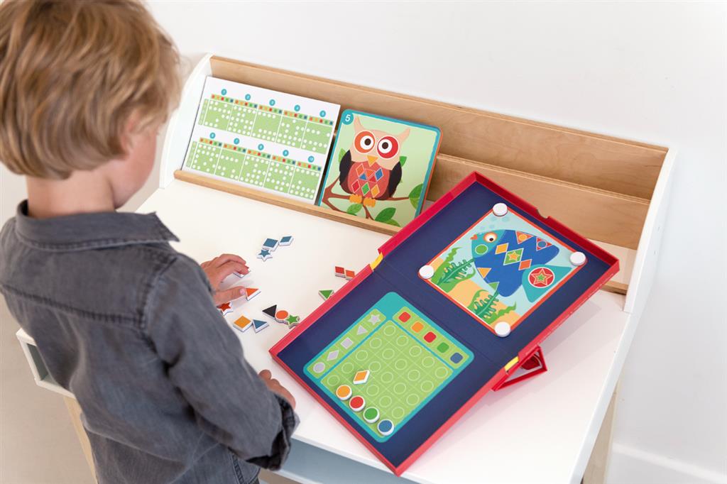 Magnetic Colours And Shapes, Scratch