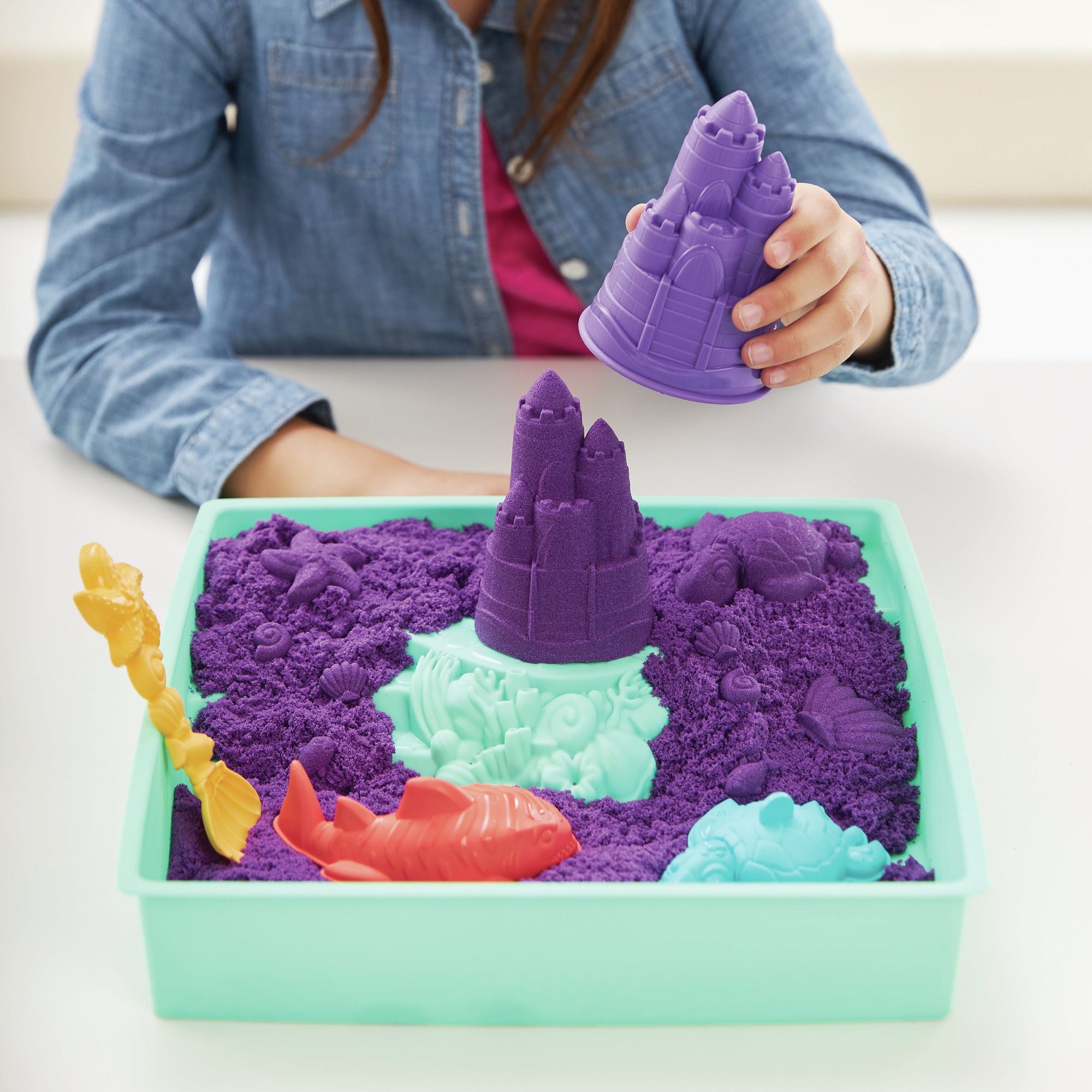 Kinetic Sand - Zandbak-Set Met 454 gram Paars Speelzand Opbergzandbak 4 Vormen En Gereedschap, Spin Master