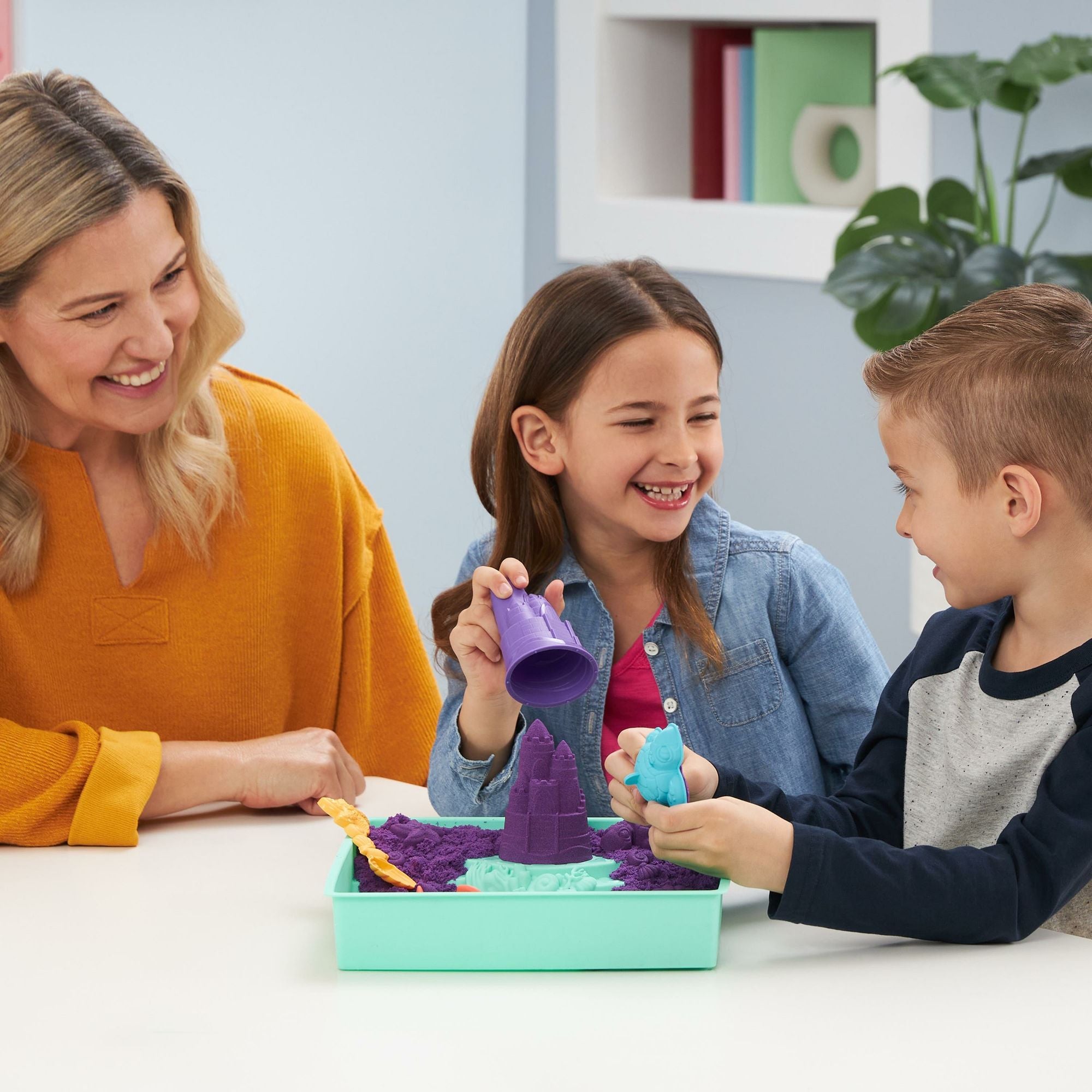 Kinetic Sand - Zandbak-Set Met 454 gram Speelzand 4 Vormen En Gereedschap, Spin Master