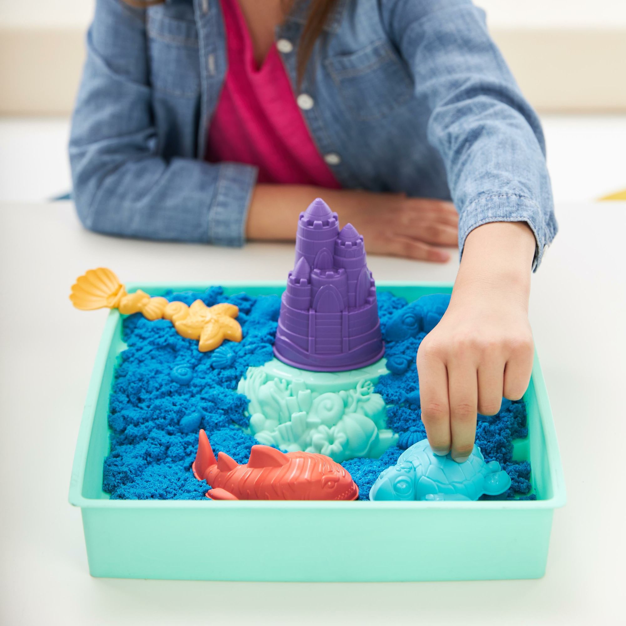 Kinetic Sand - Zandbak-Set Met 454 gram Speelzand 4 Vormen En Gereedschap, Spin Master