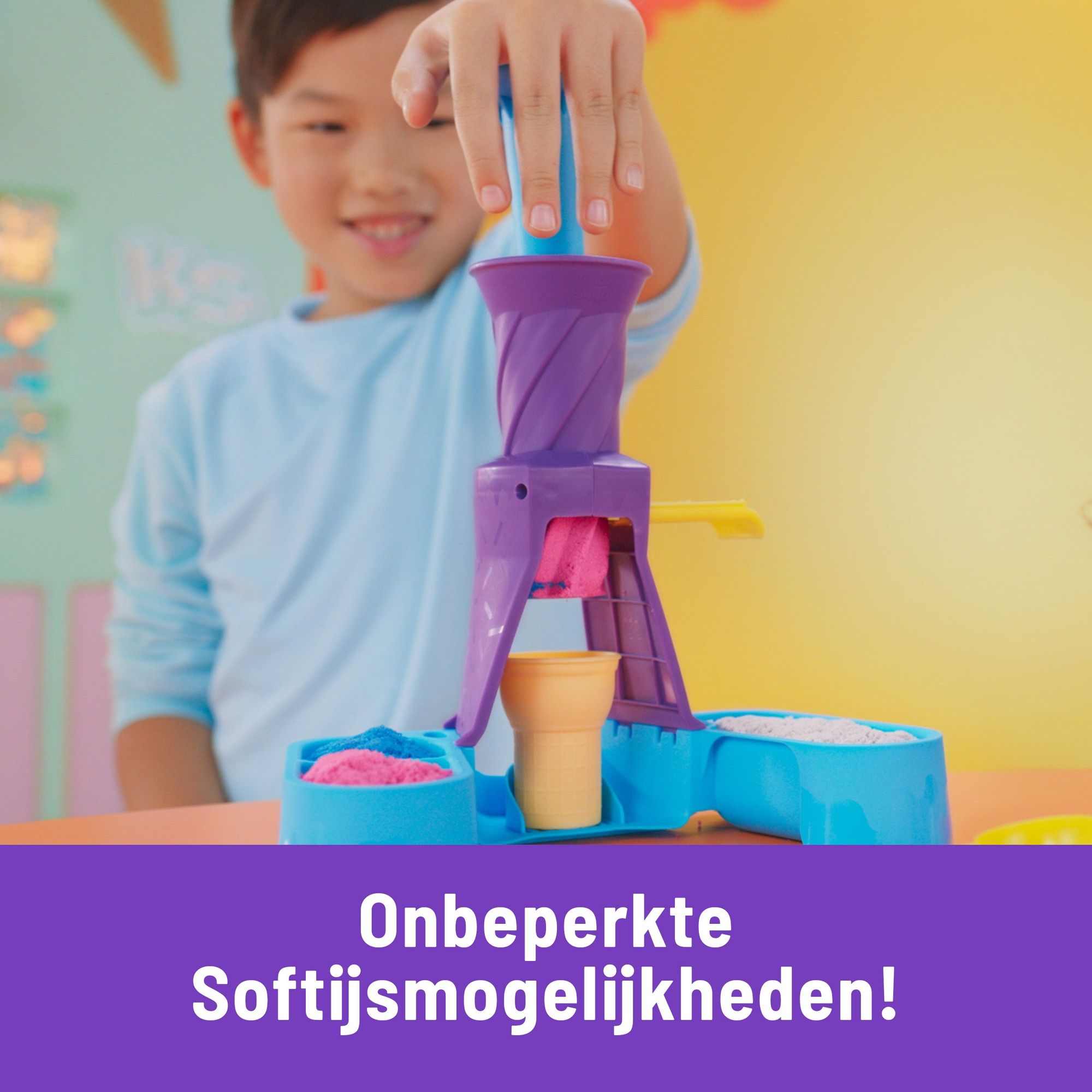 Kinetic Sand - Softijsjes Speelset Met 396 gram Speelzand In Blauw Roze En Wit - 2 Ijshoorntjes En 2 Stuks Gereedschap, Spin Master