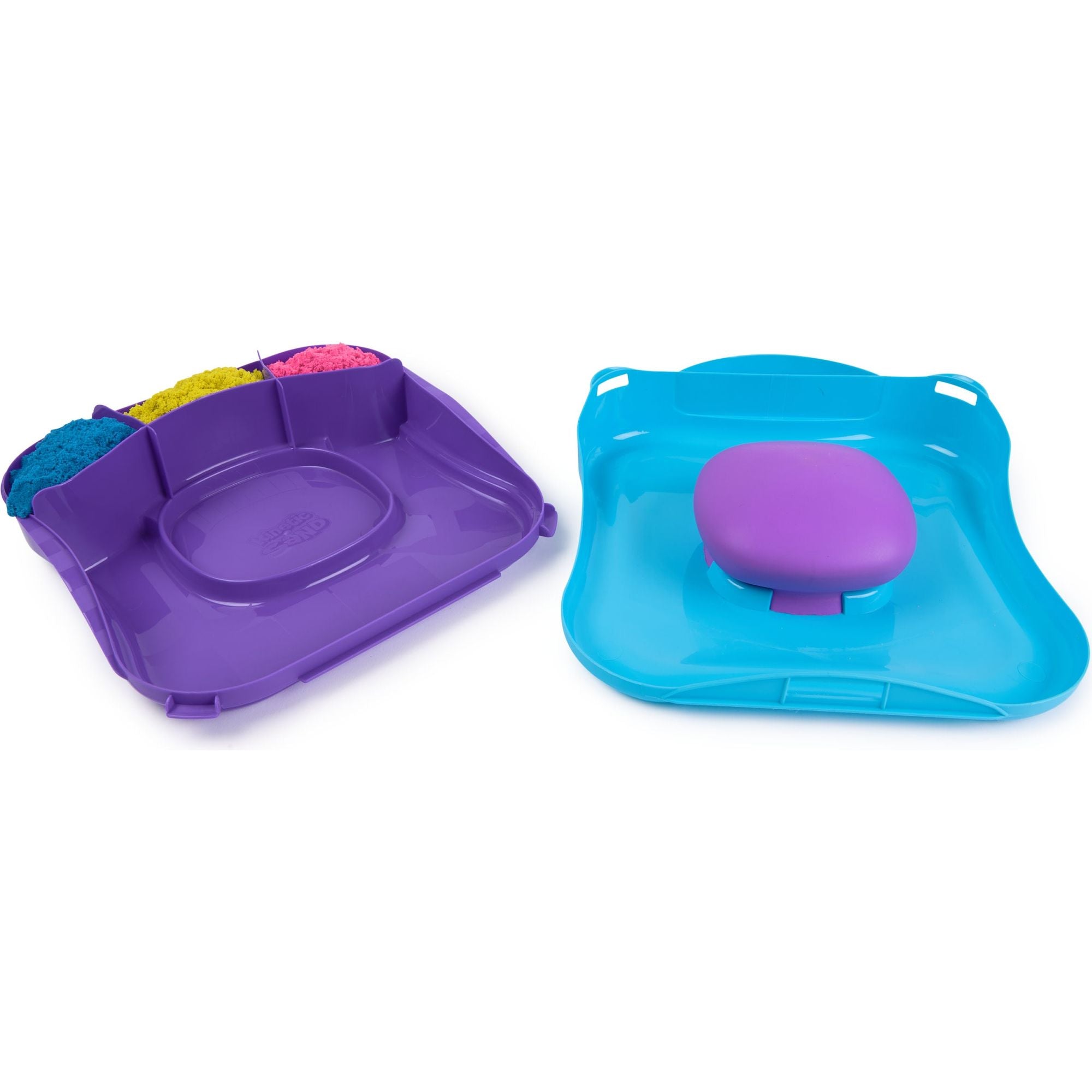 Kinetic Sand - Squishmotion - Speelset Met 453 gram Roze Geel En Blauw Speelzand Stempel En 5 Stuks Gereedschap Herbruikbare Opbergdoos, Spin Master