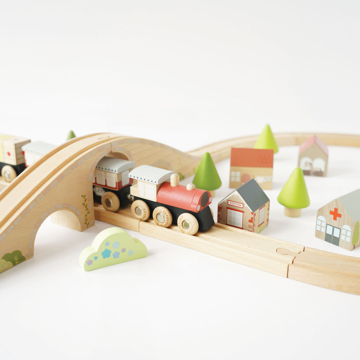 Figure of 8 Train Set - FSC 100%, Le Toy Van