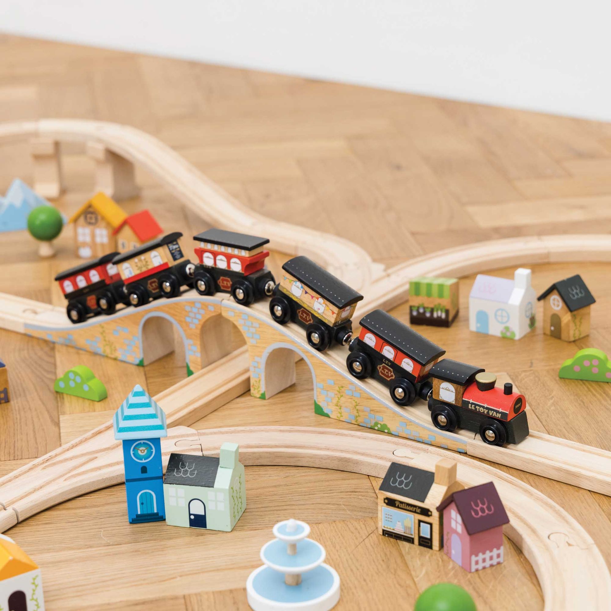 Royal Express Train Set - 180 Pieces - Original Version, Le Toy Van