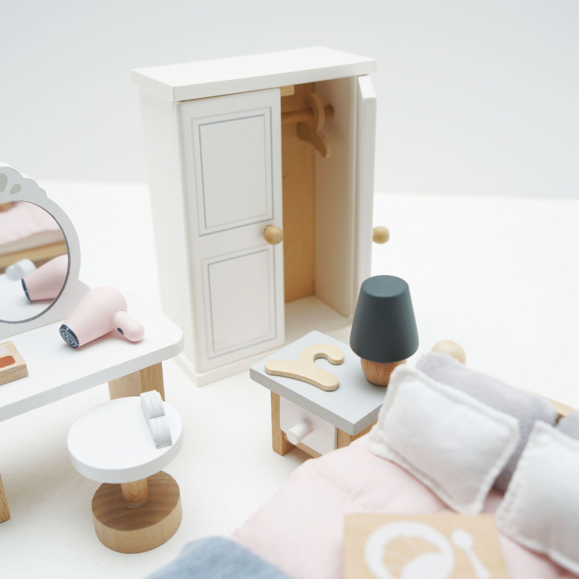 Wooden Dolls house Bedroom - FSC 100%, Le Toy Van