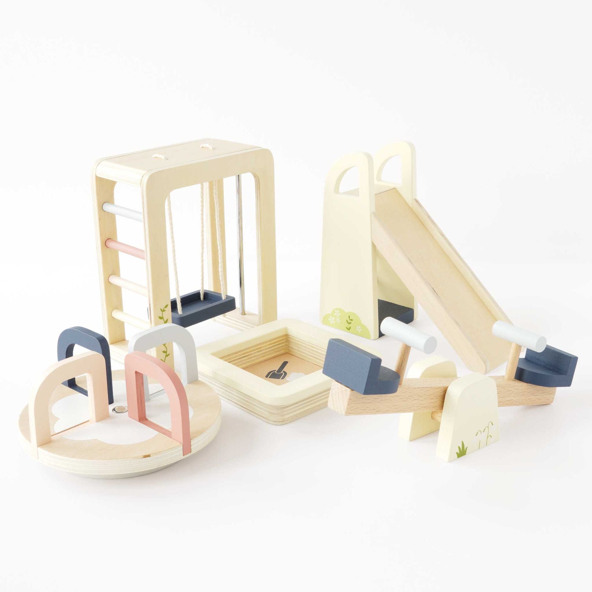 Wooden Dolls house Outdoor Play Furn - FSC 100%, Le Toy Van